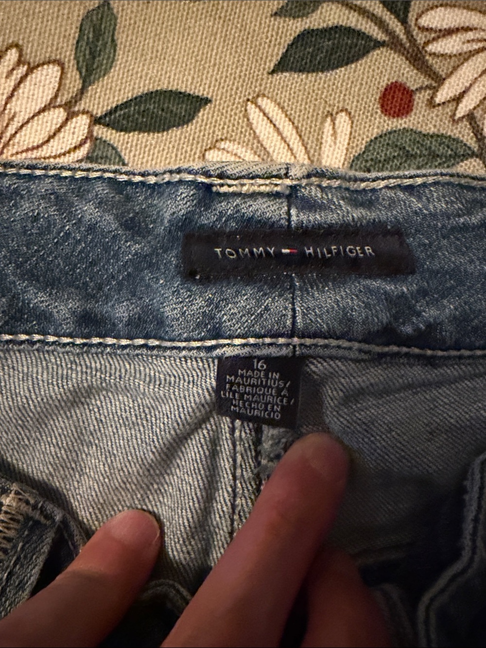 Tommy Hilfiger Light Wash Denim Jean Shorts - Picture 3 of 7